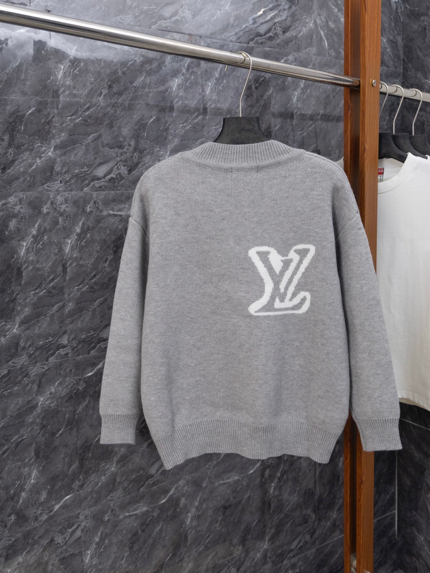 L hoodie