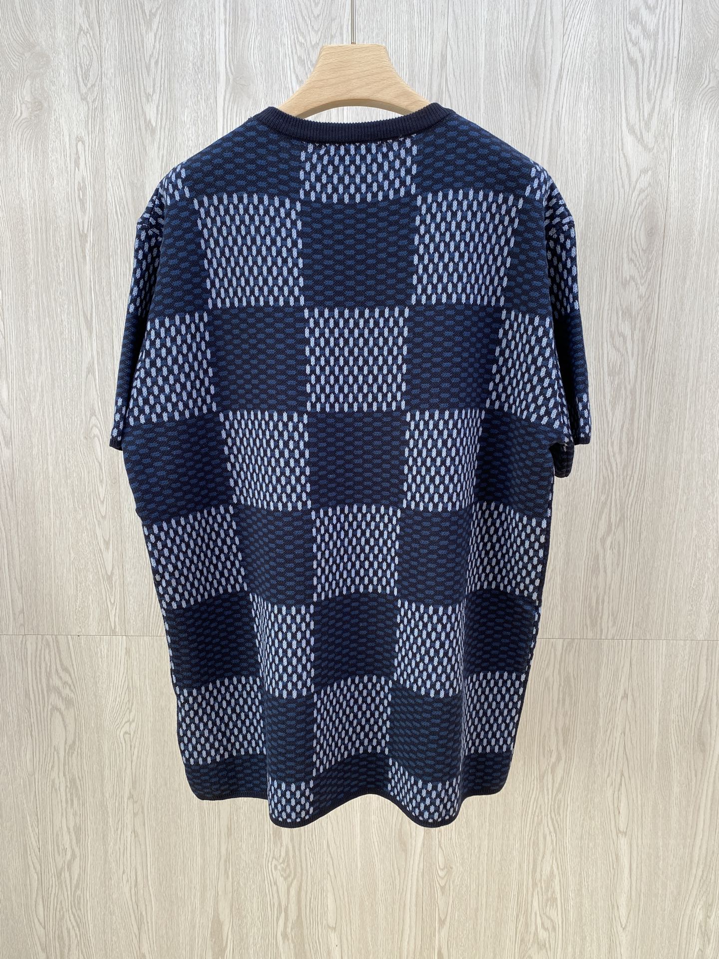 L t-shirt
