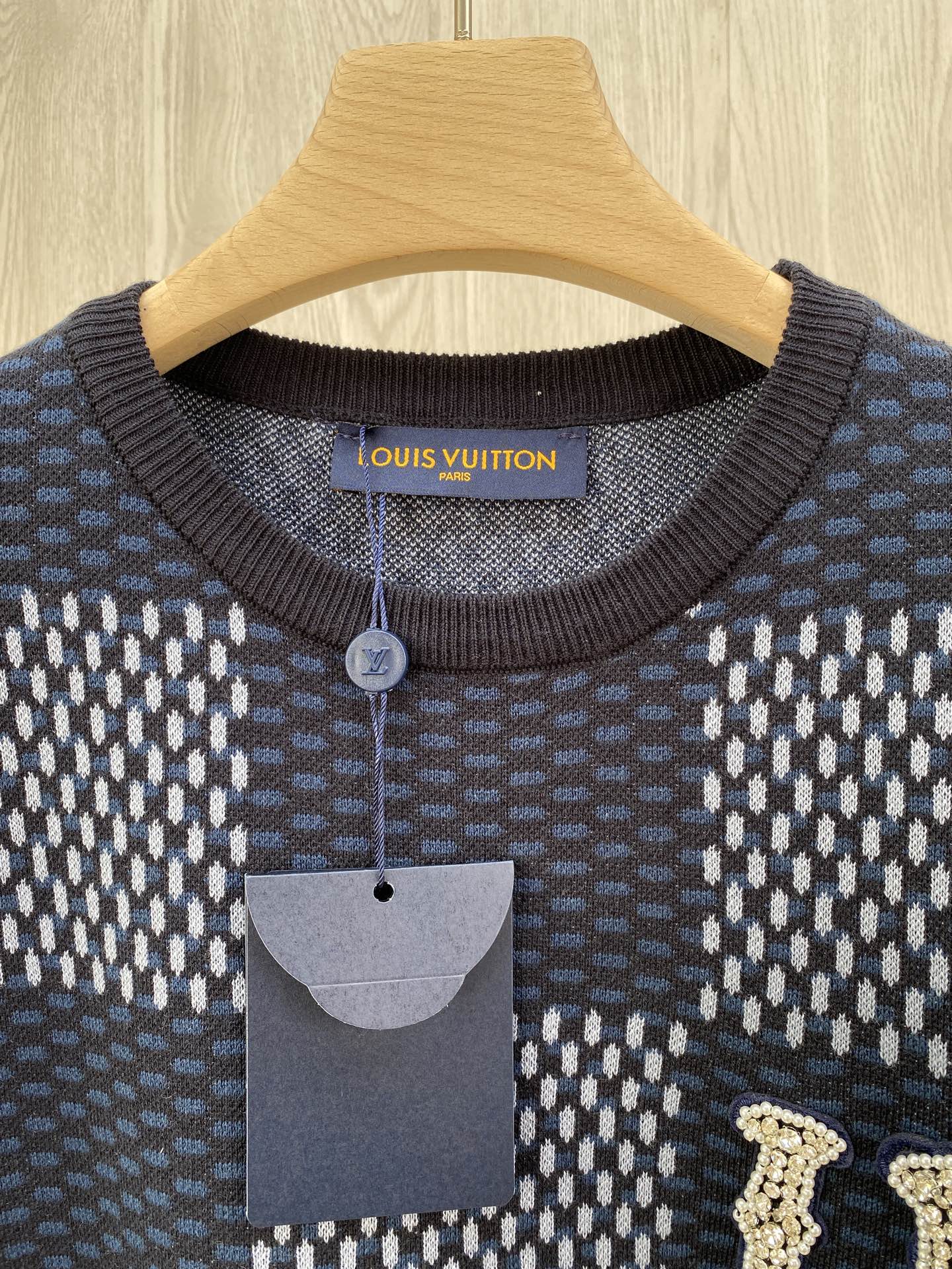L t-shirt