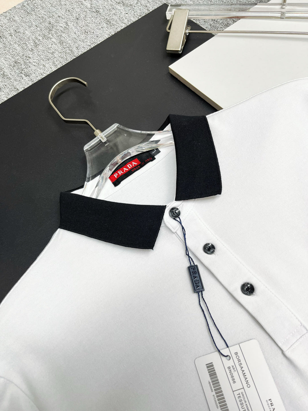 P t-shirt polo