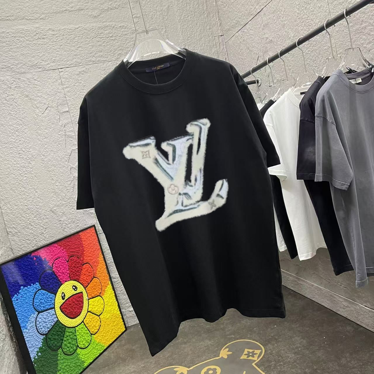 L t-shirt