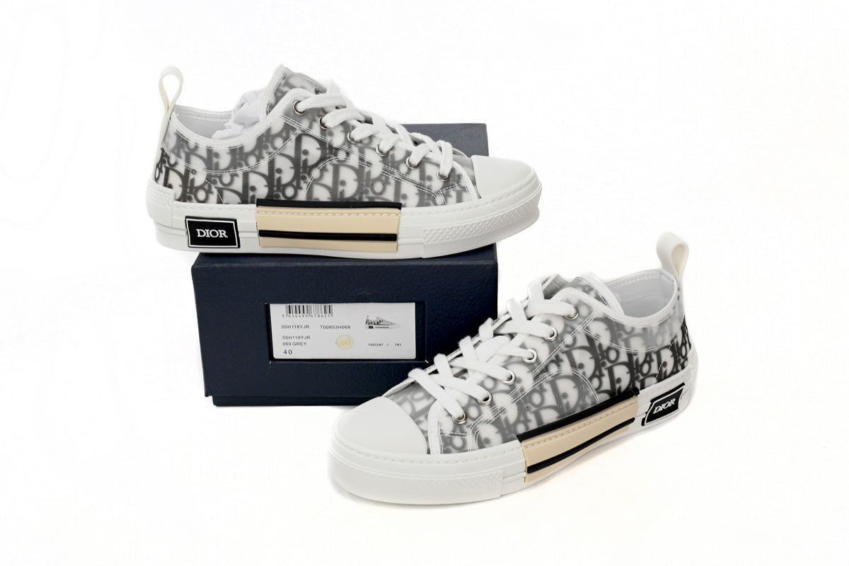 D Sneakaers stylish