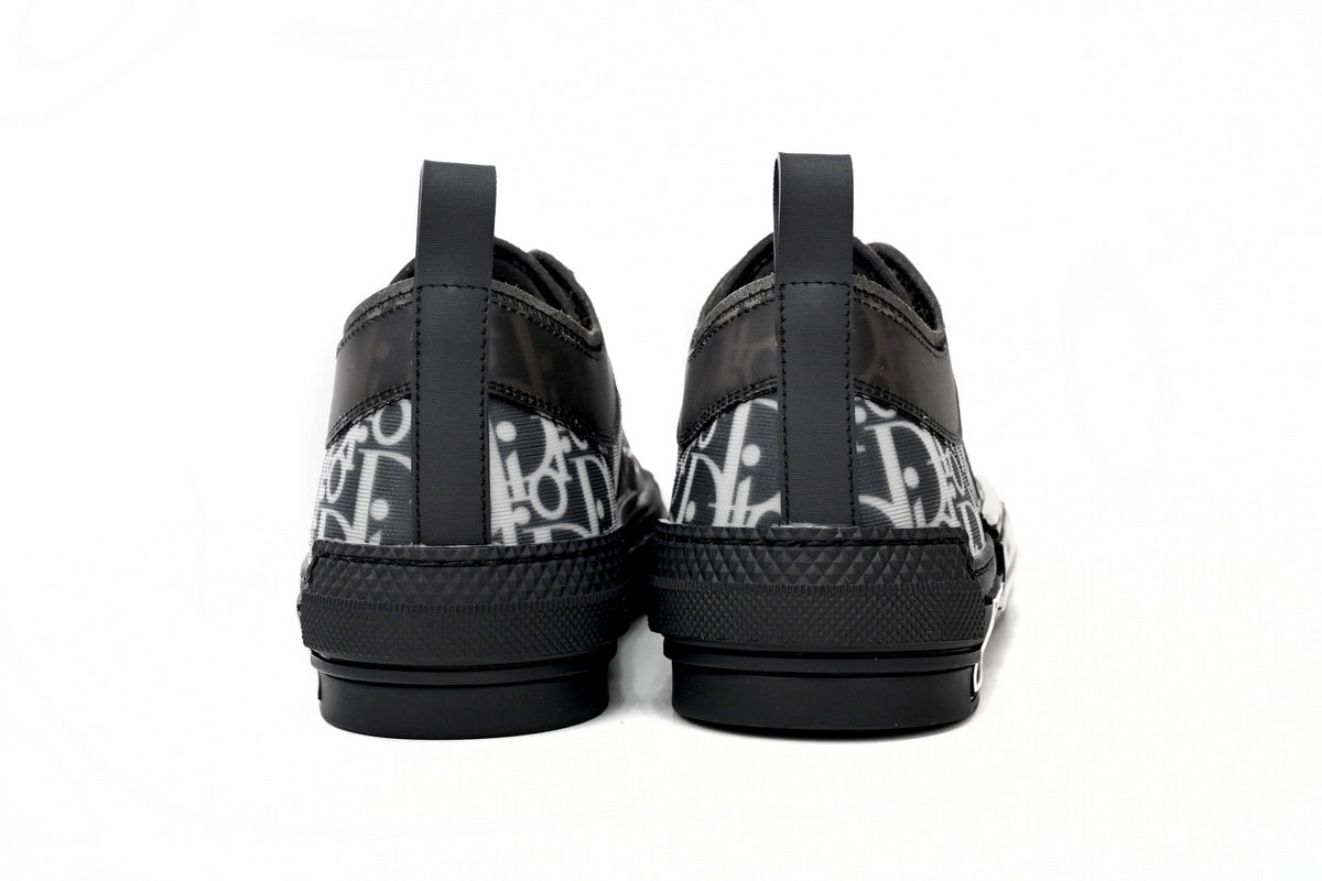 D Sneakaers stylish