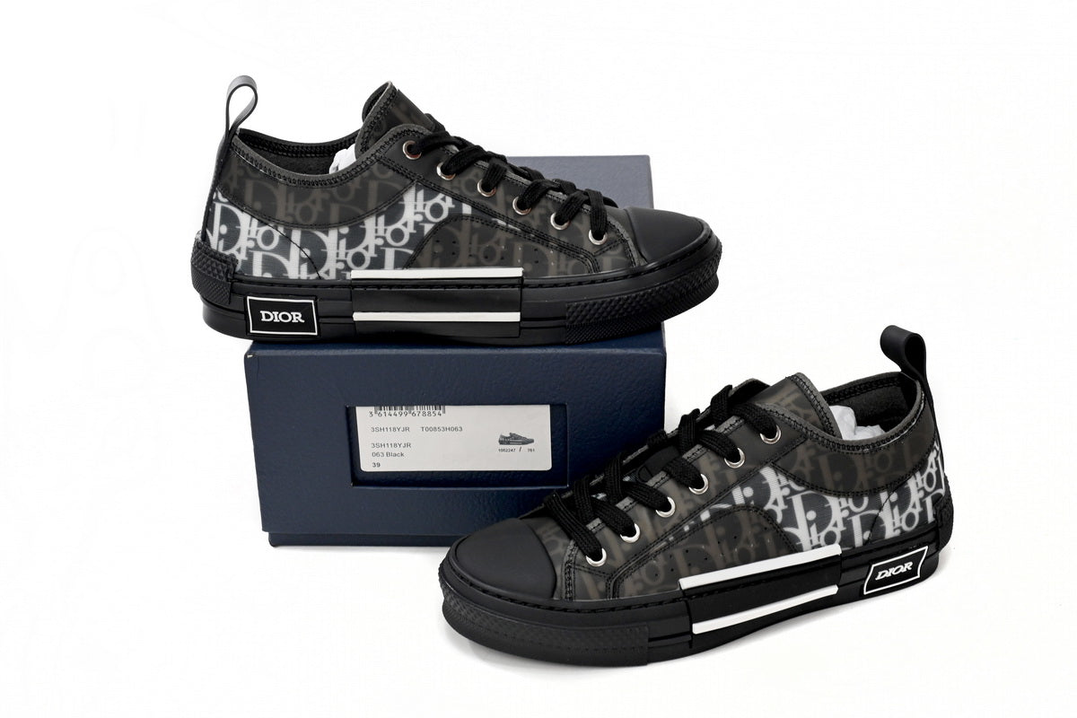 D Sneakaers stylish