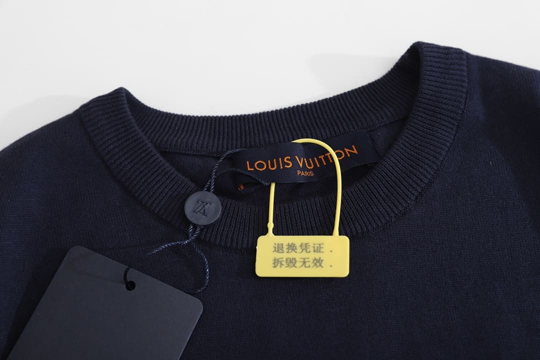 L t-shirt