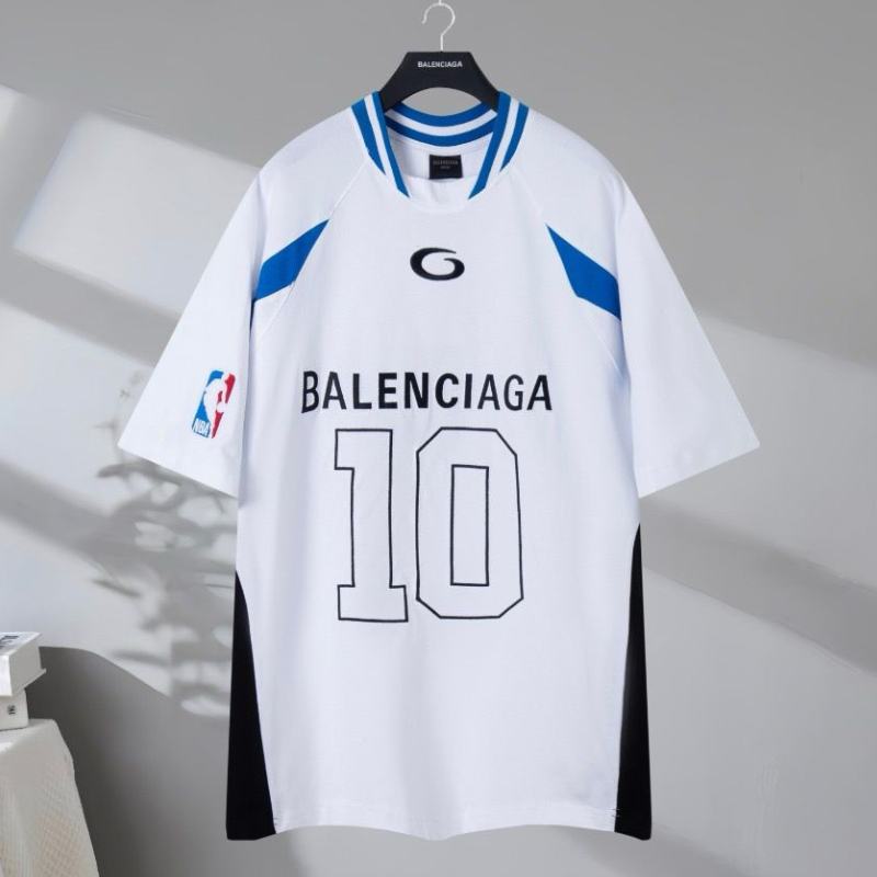 B T-shirt