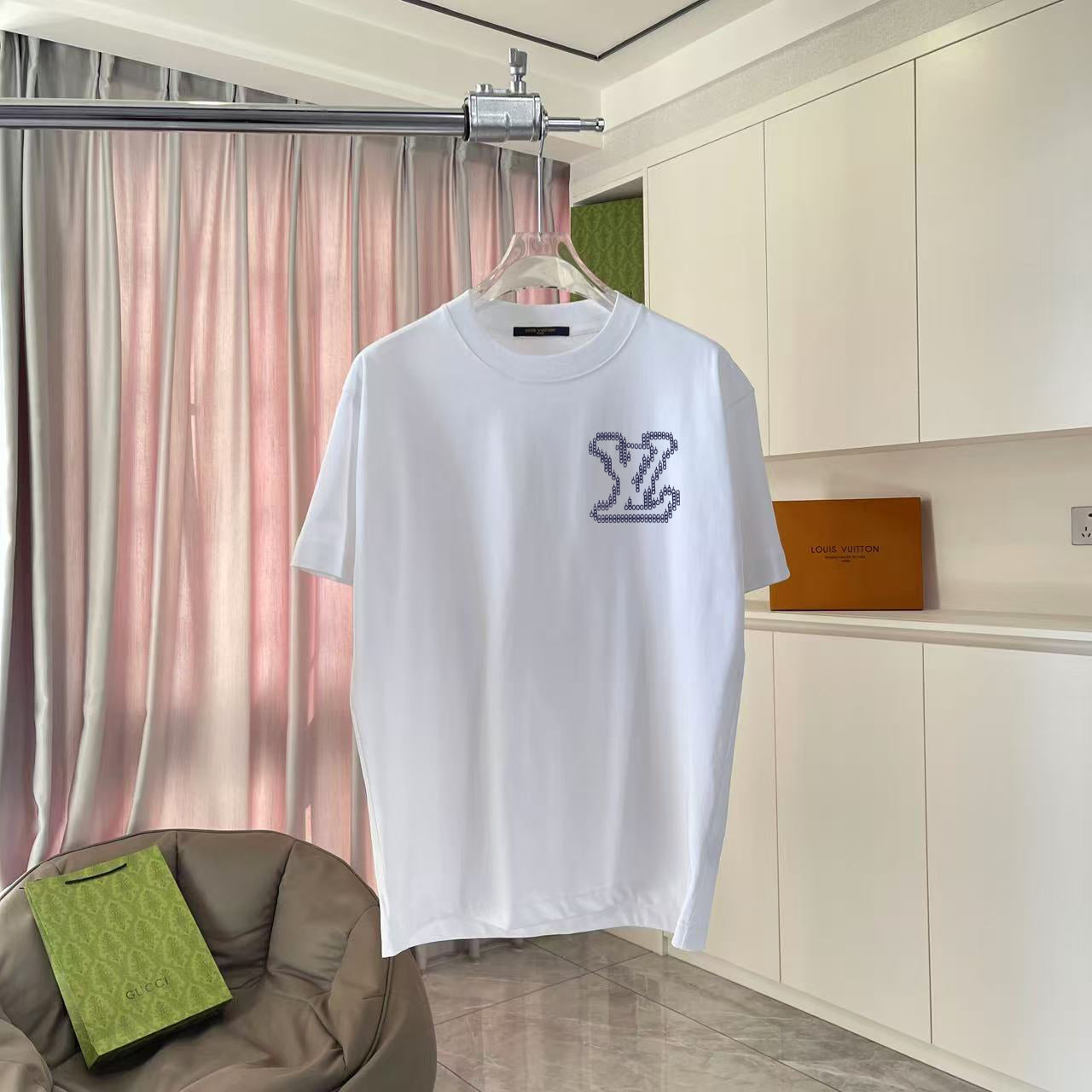 L t-shirt