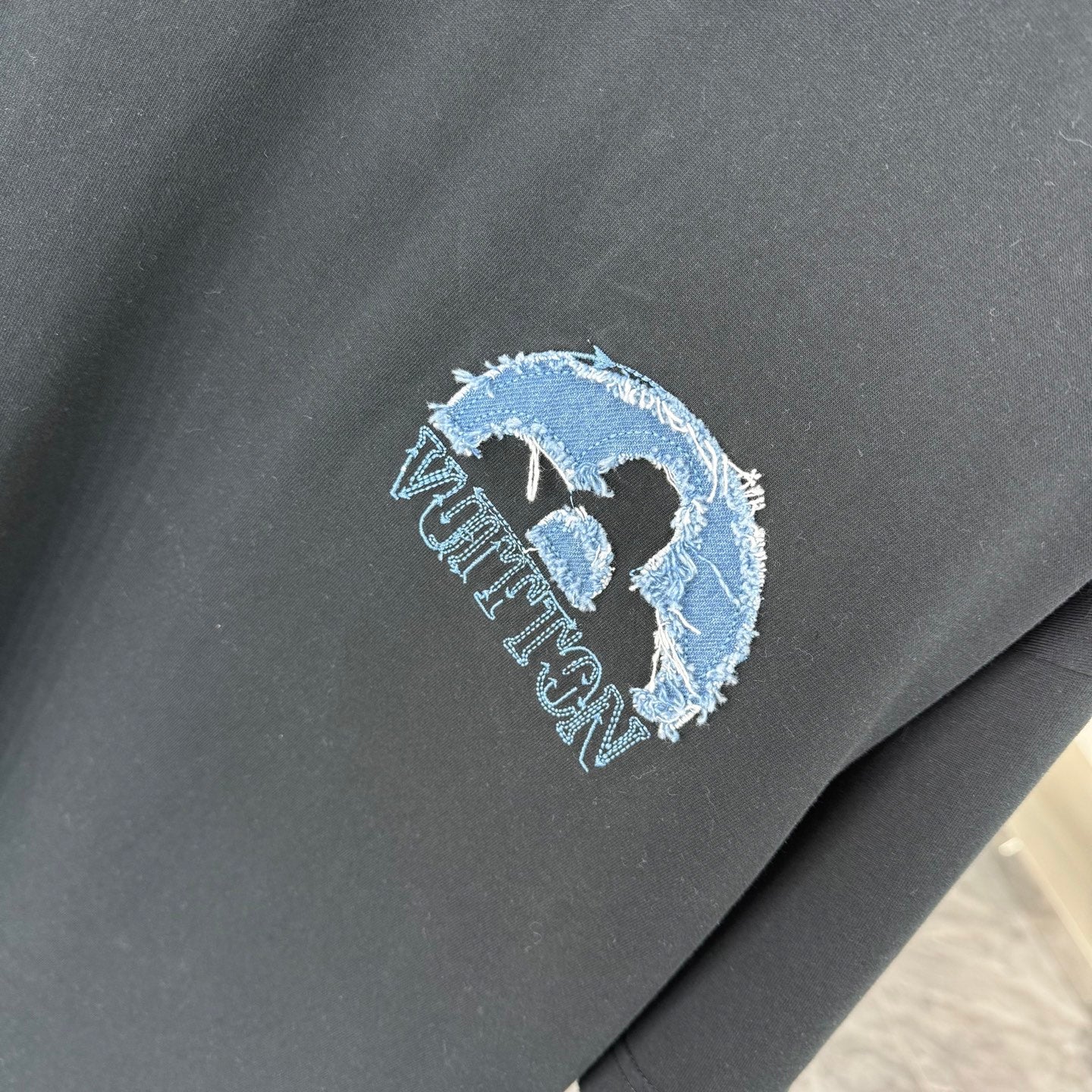 L t-shirt