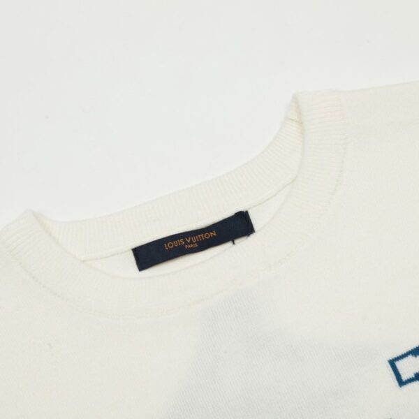 L t-shirt