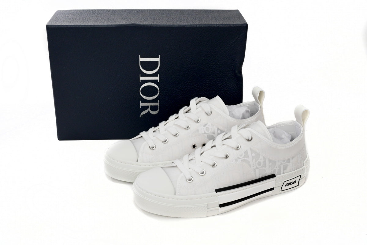 D Sneakaers stylish