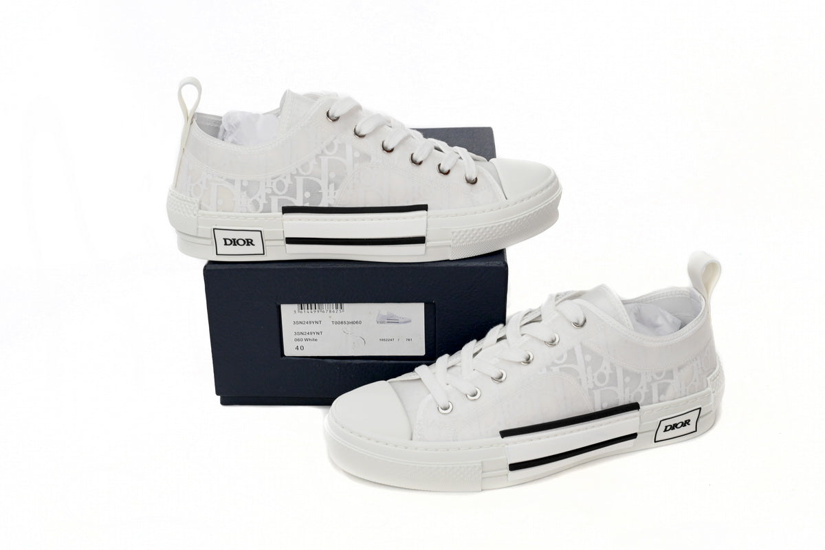 D Sneakaers stylish