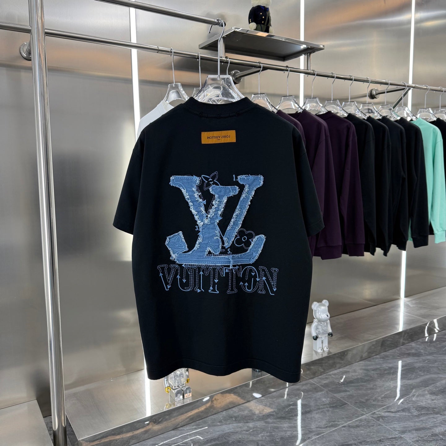 L t-shirt