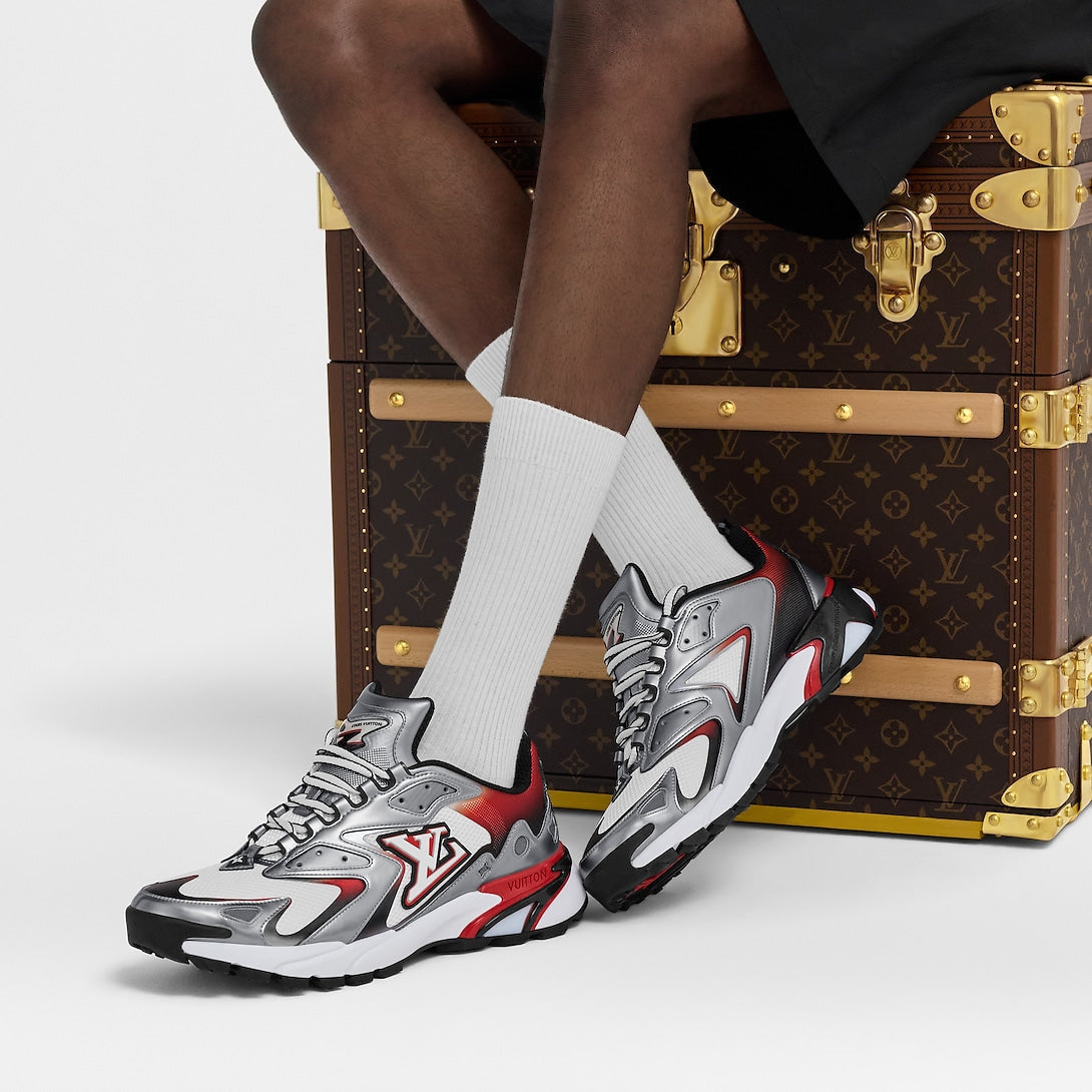 L Sneakers