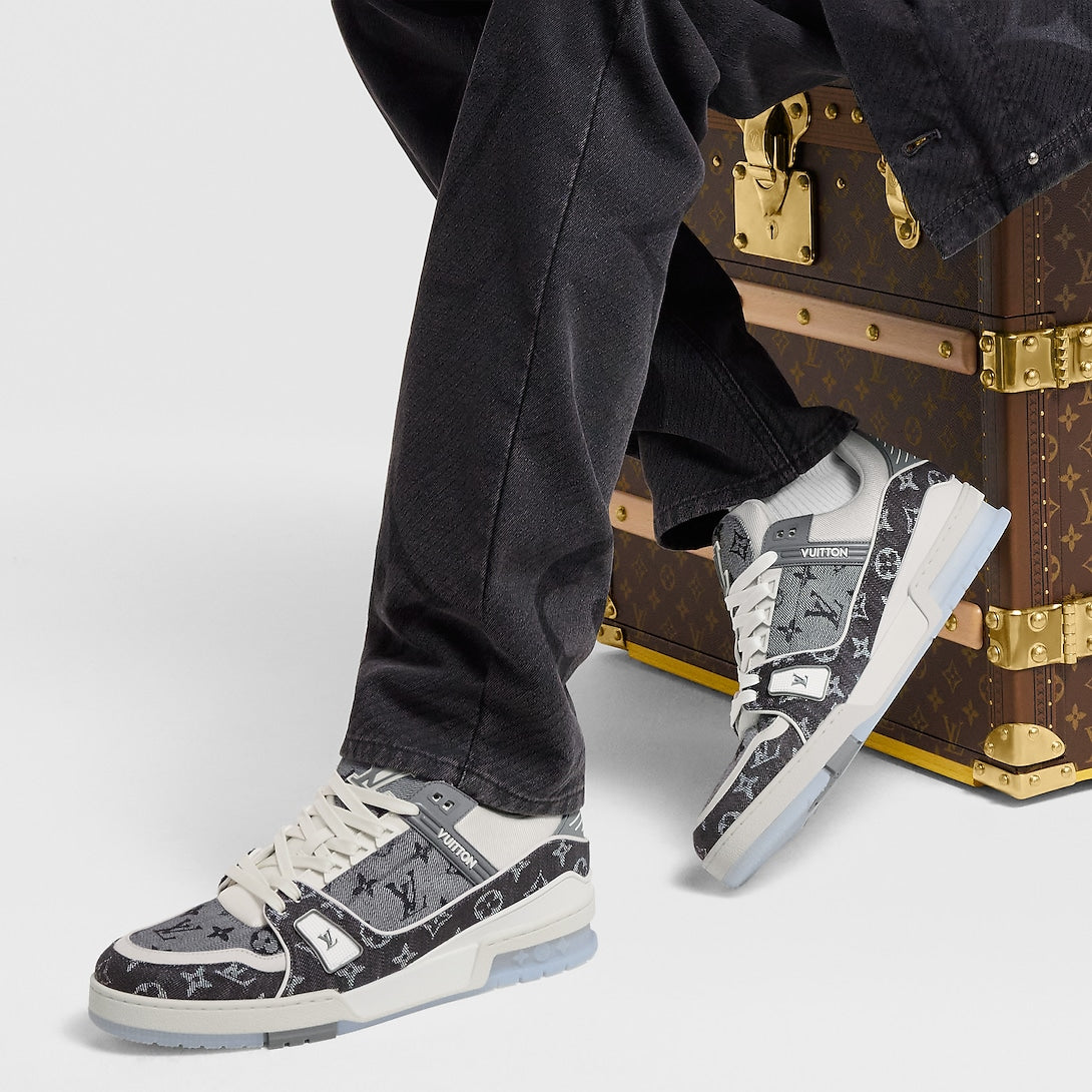 L Sneakers