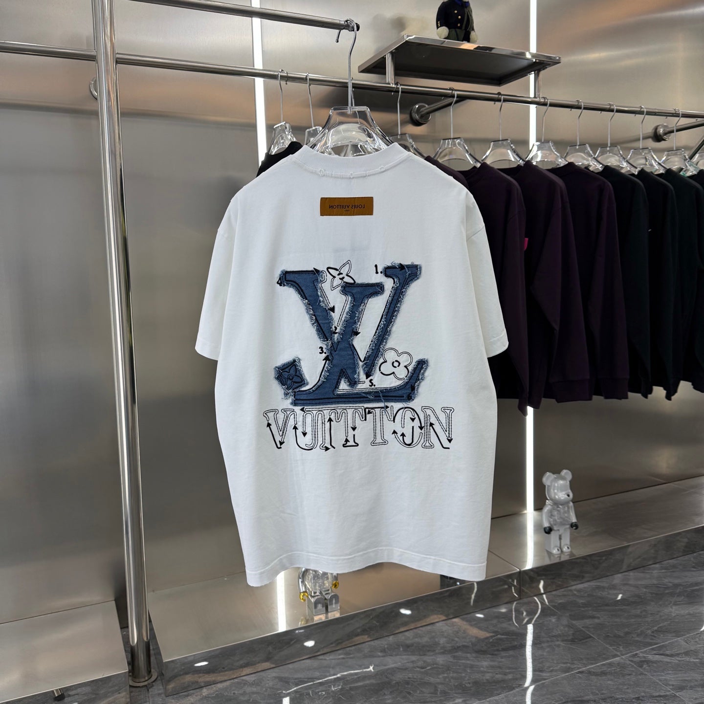 L t-shirt