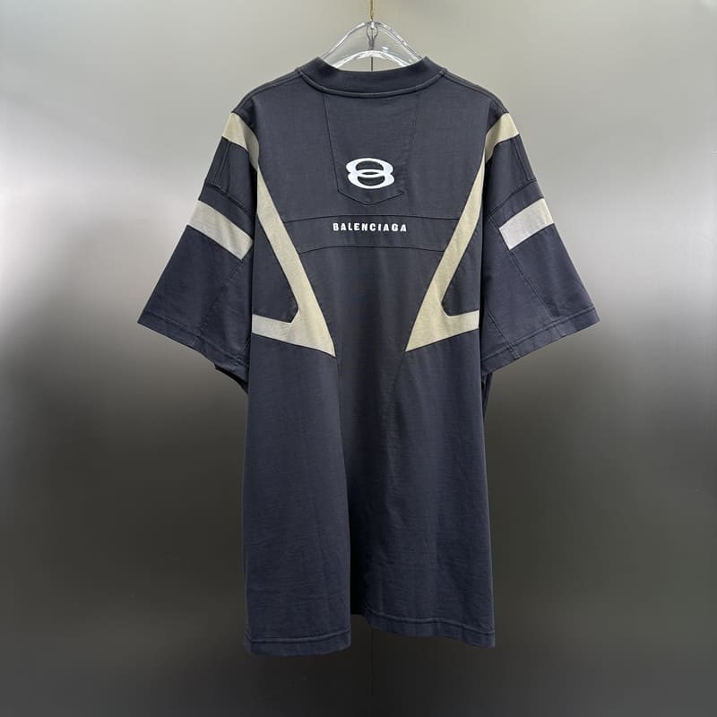 B T-shirt