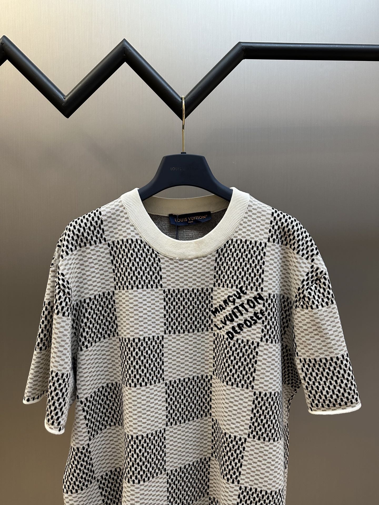 L t-shirt
