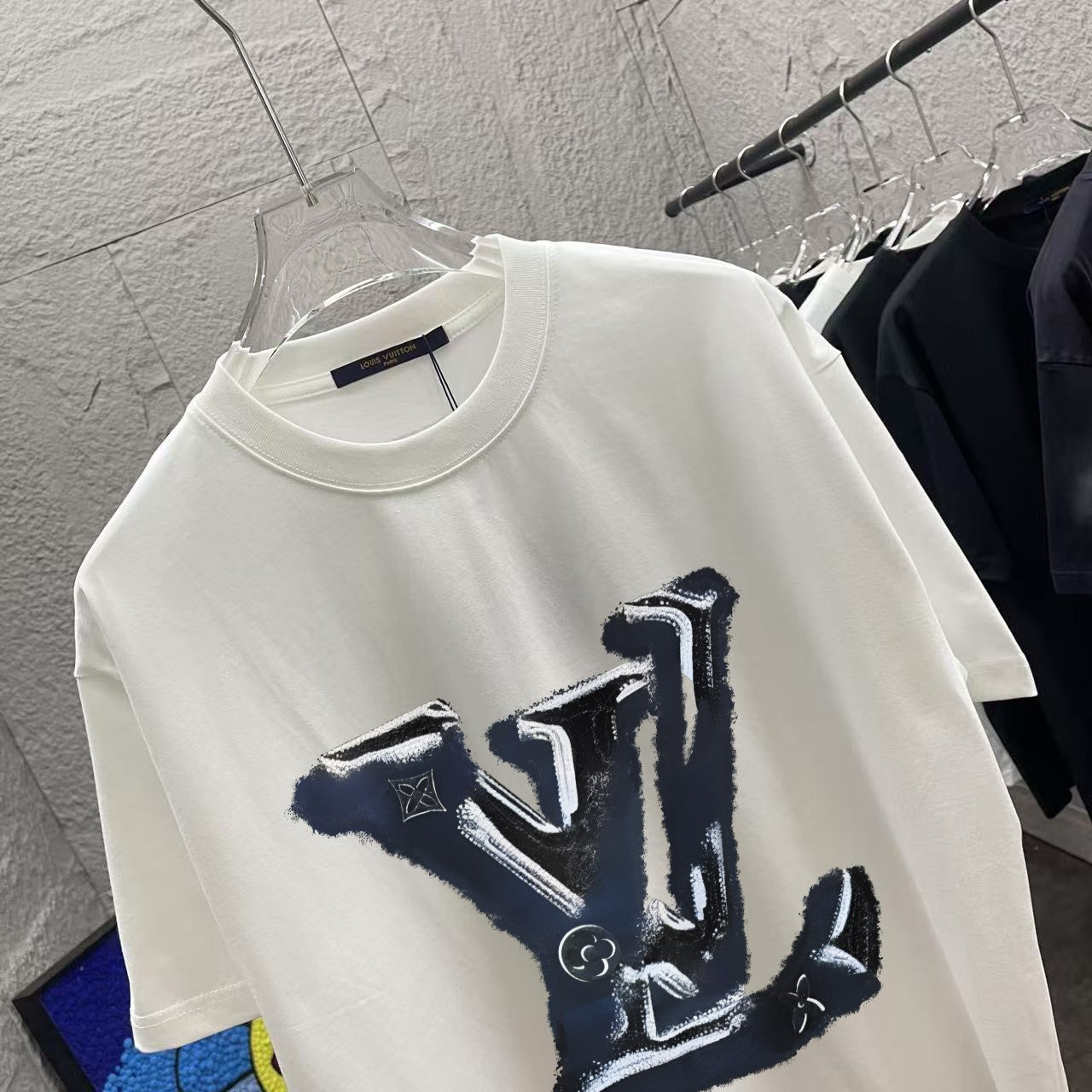L t-shirt