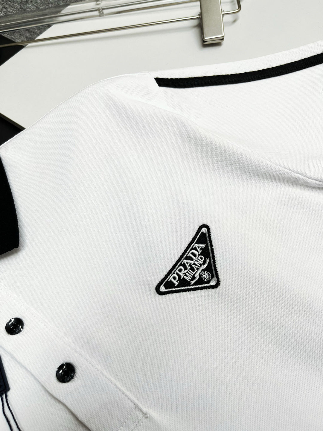 P t-shirt polo