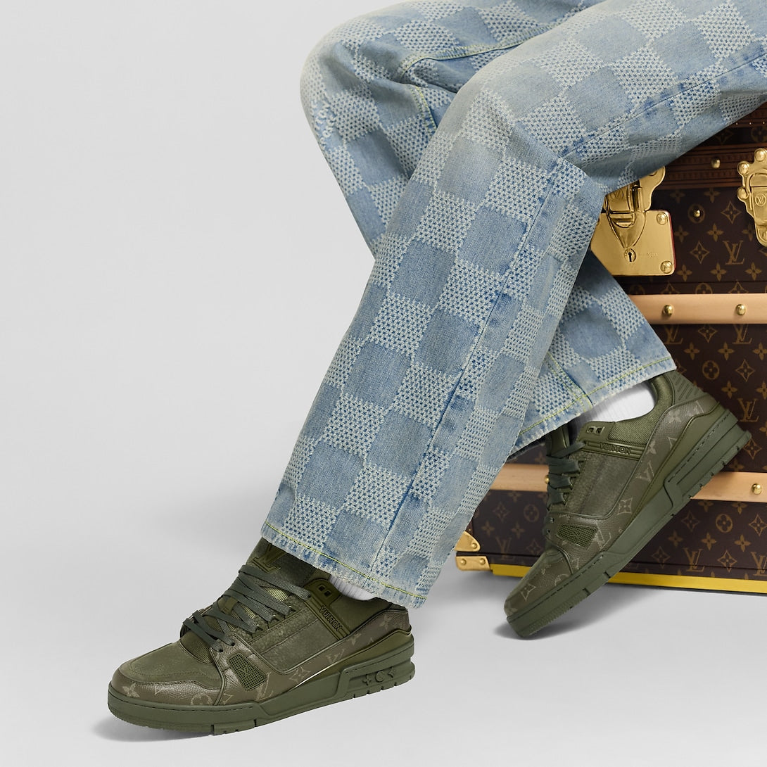 L Sneakers