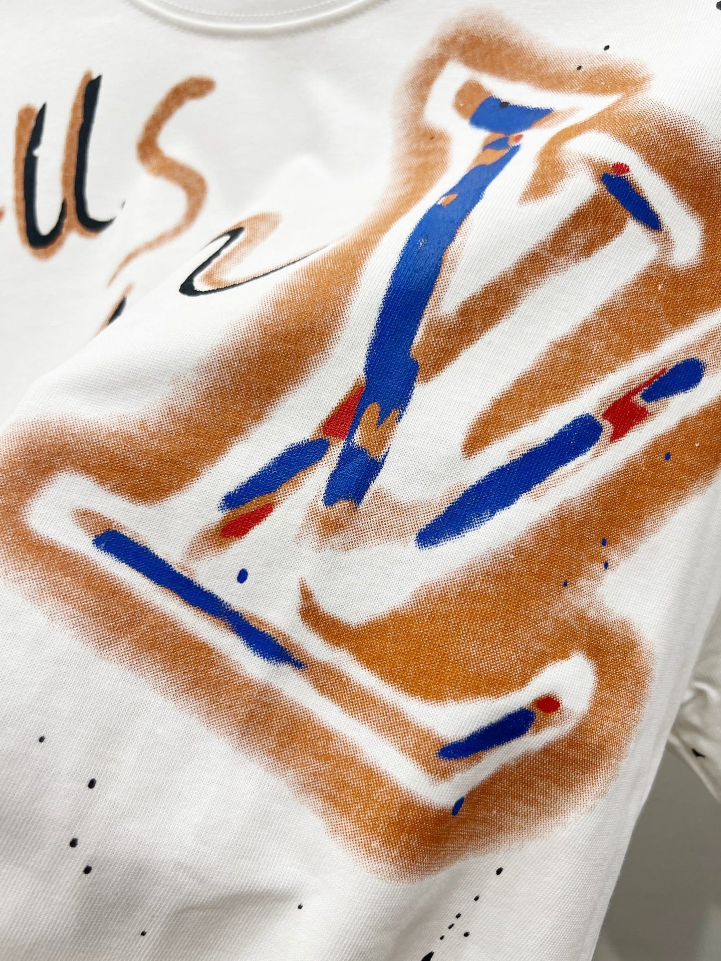 L t-shirt