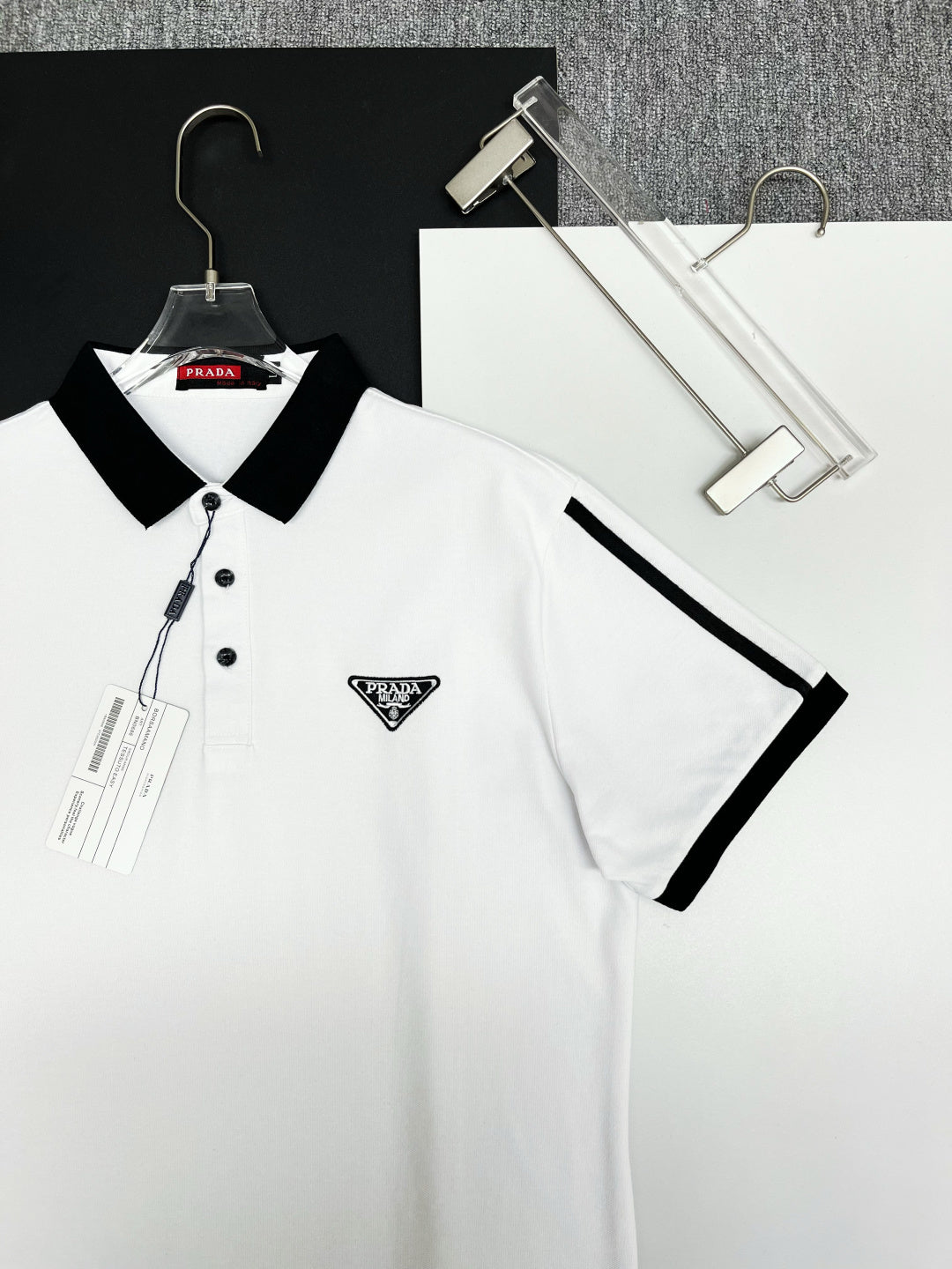 P t-shirt polo