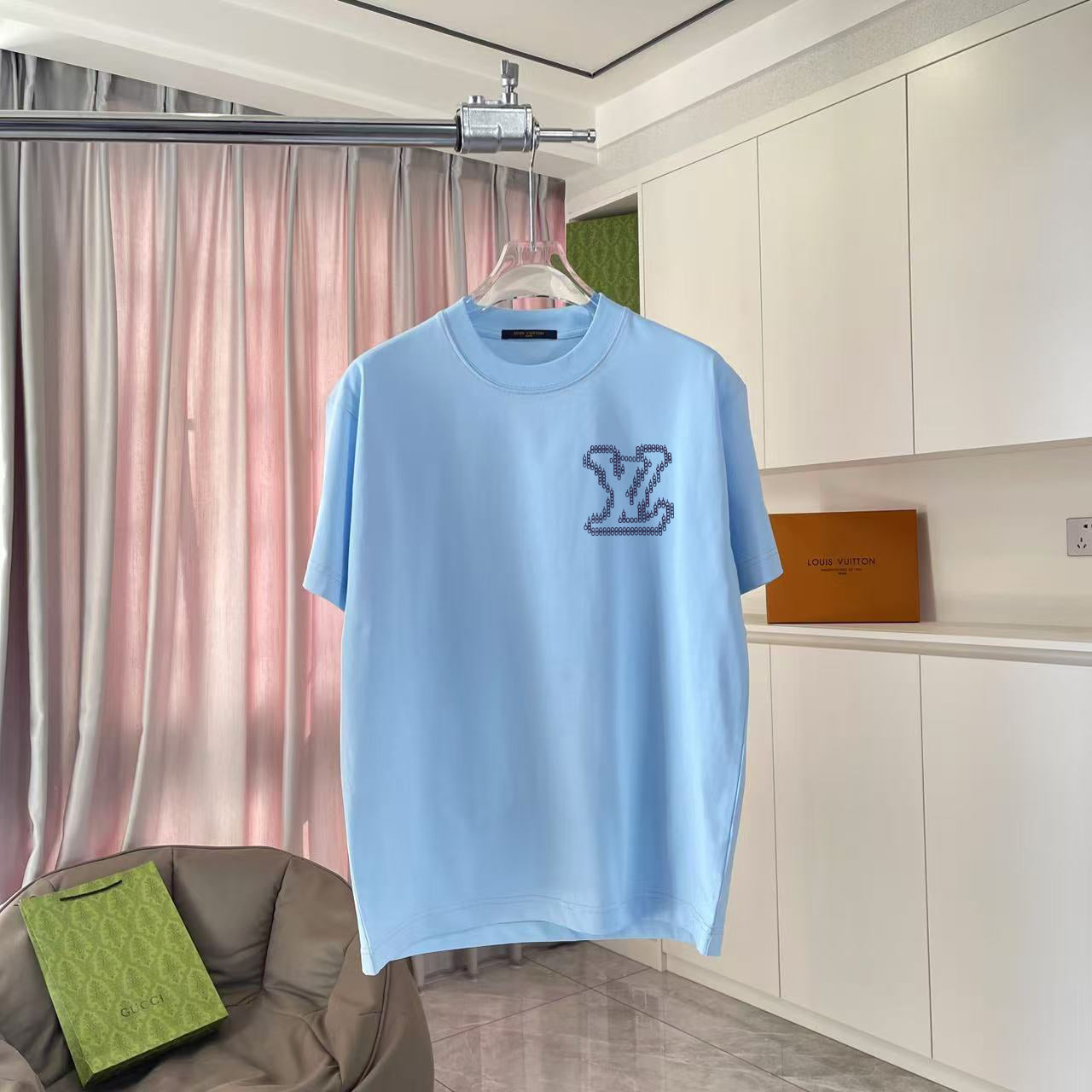 L t-shirt