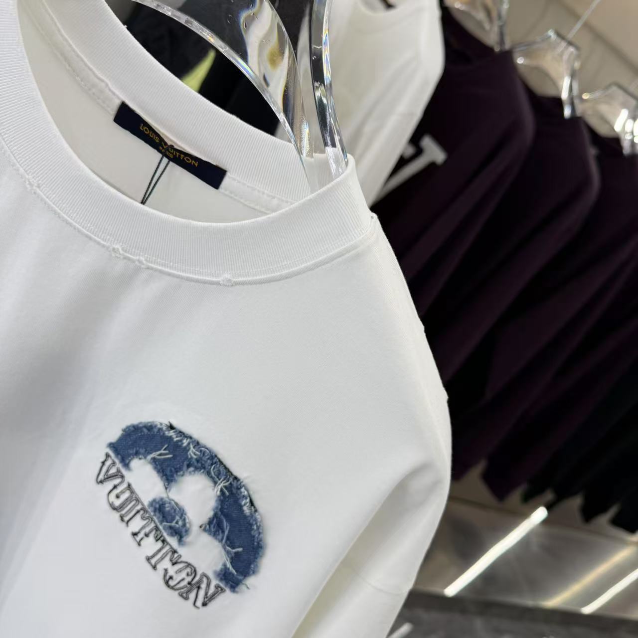 L t-shirt