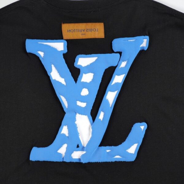 L t-shirt
