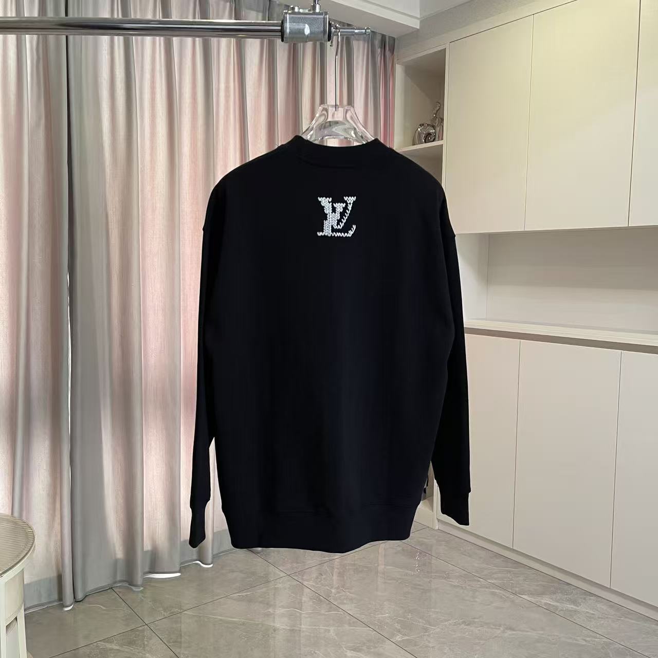 L hoodie