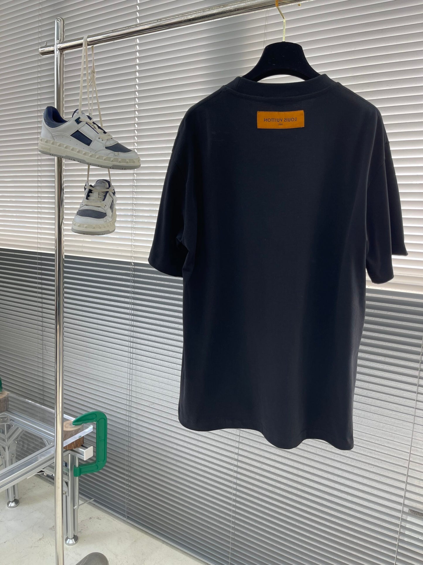 L t-shirt